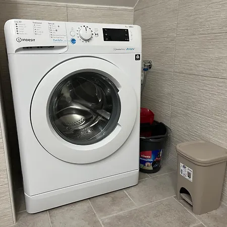 Jenny - Via Vittorio Minelli شقة